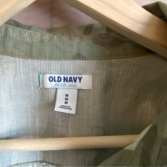 OLD NAVY shirt, women’s camouflage button down, size Medium - Picture 2 of 2